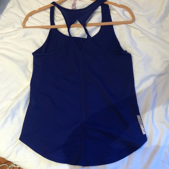 Underarmour athletic shirt - Picture 2 of 2